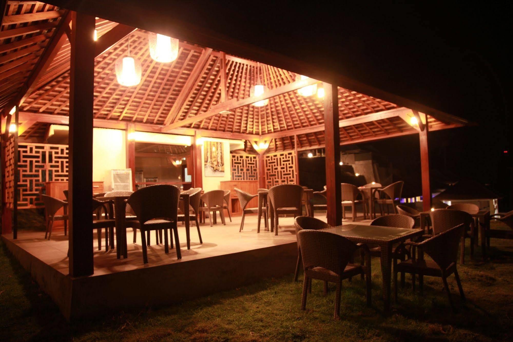 Lima Satu Resort Pemenang Exterior photo